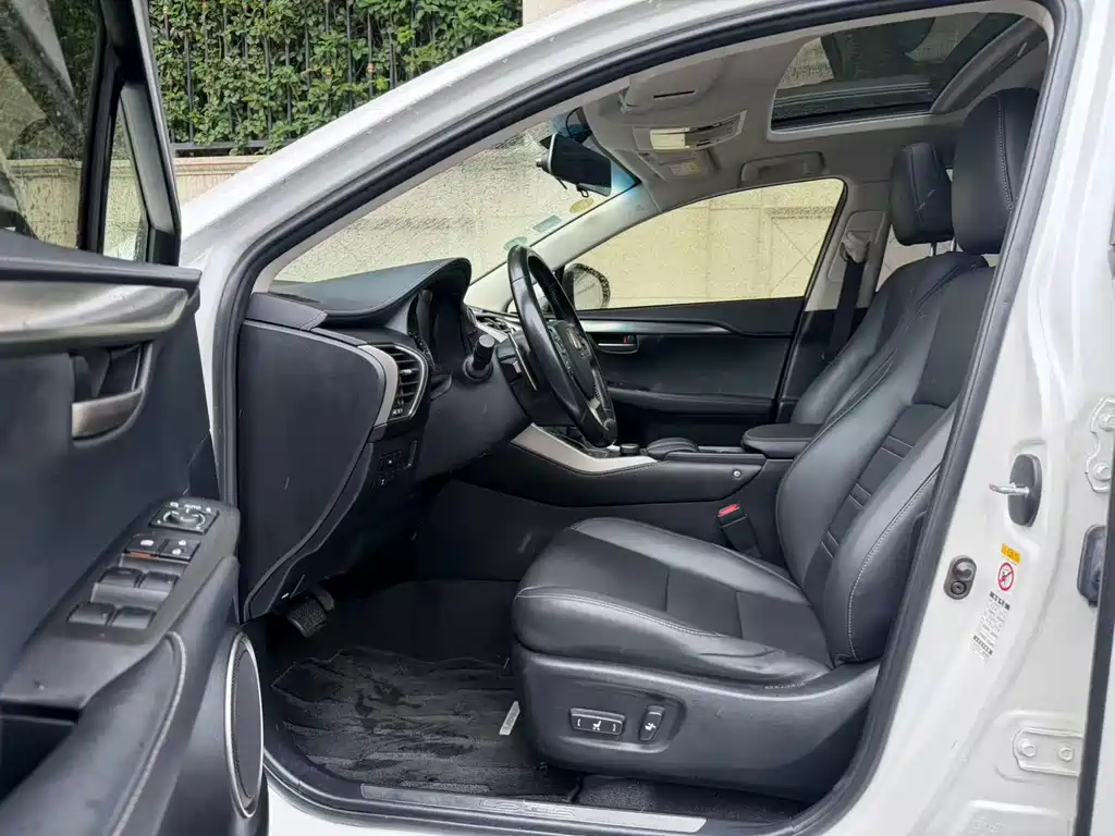 Lexus NX 200 t AWD Sharp Style