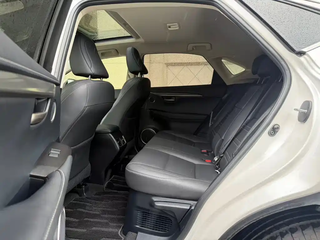 Lexus NX 200 t AWD Sharp Style