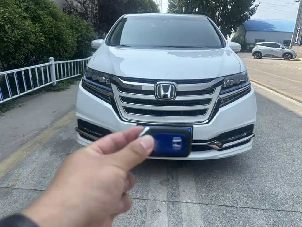 Elysion 2.0 L Hybrid Luxury