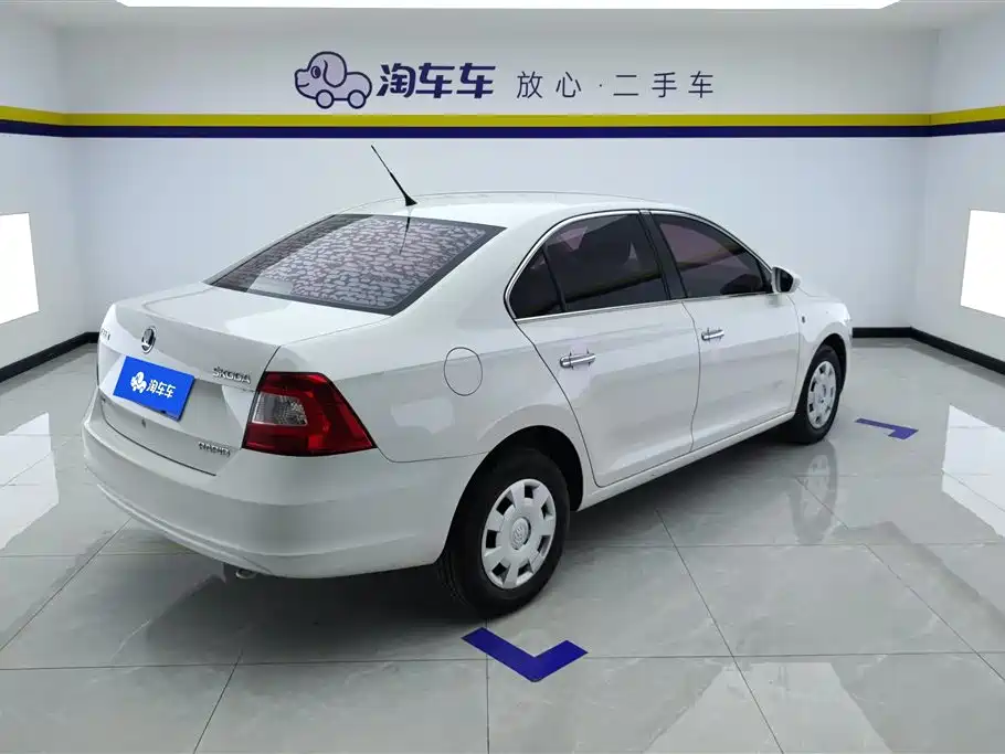 Rapid 1.6 L Manual Forward