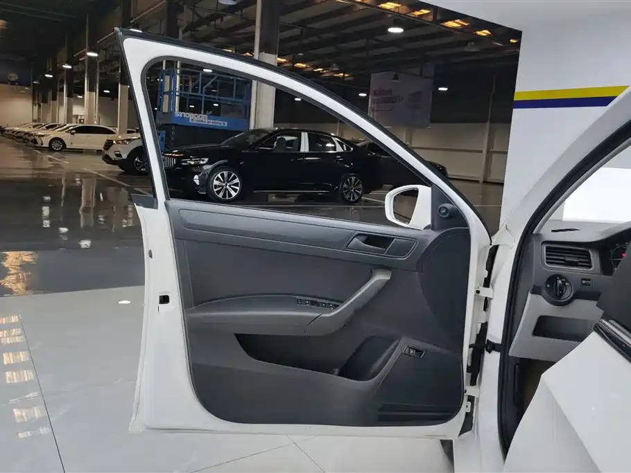 Rapid 1.6 L Manual Forward