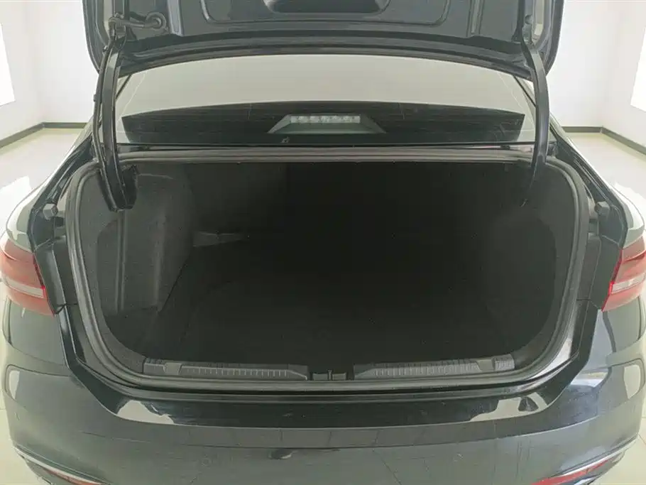 Lavida 300 TSI DSG Starry Sky Manyi