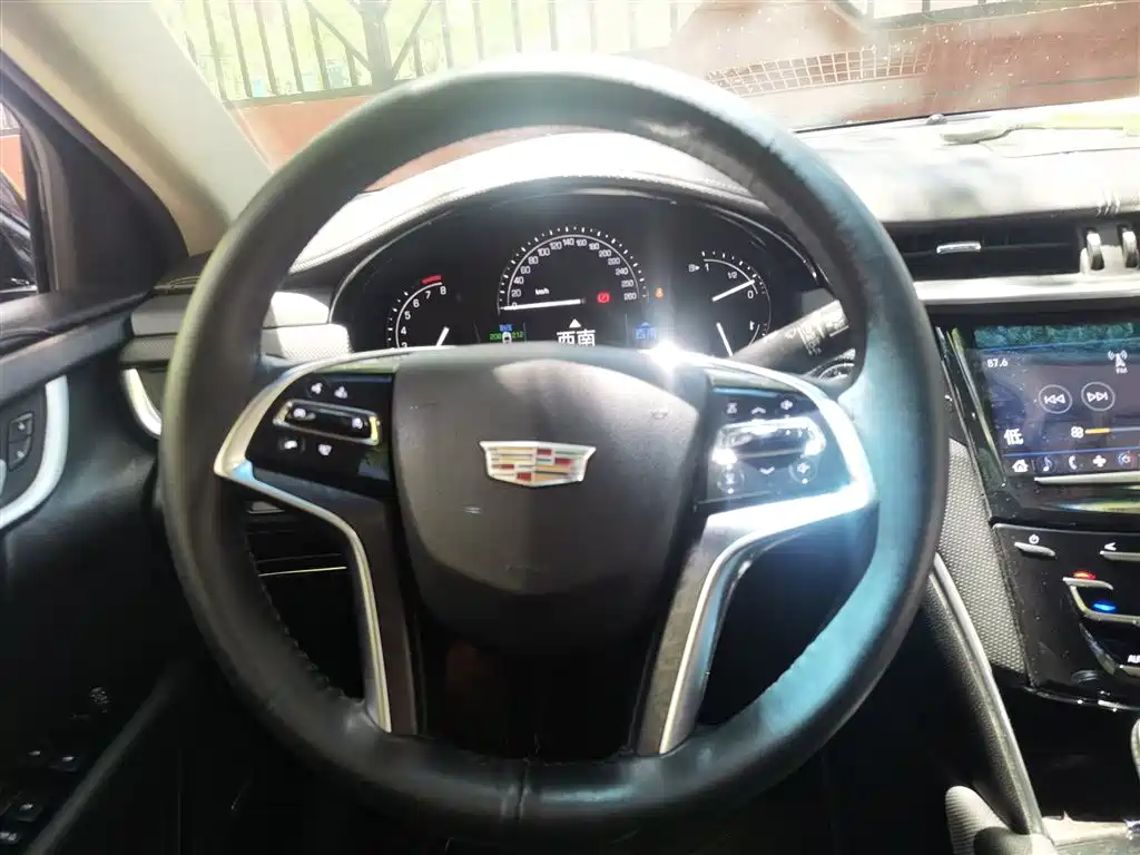 Cadillac XTS 28 T Tech