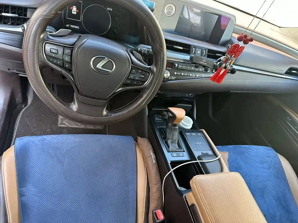 Lexus ES 200 Outstanding
