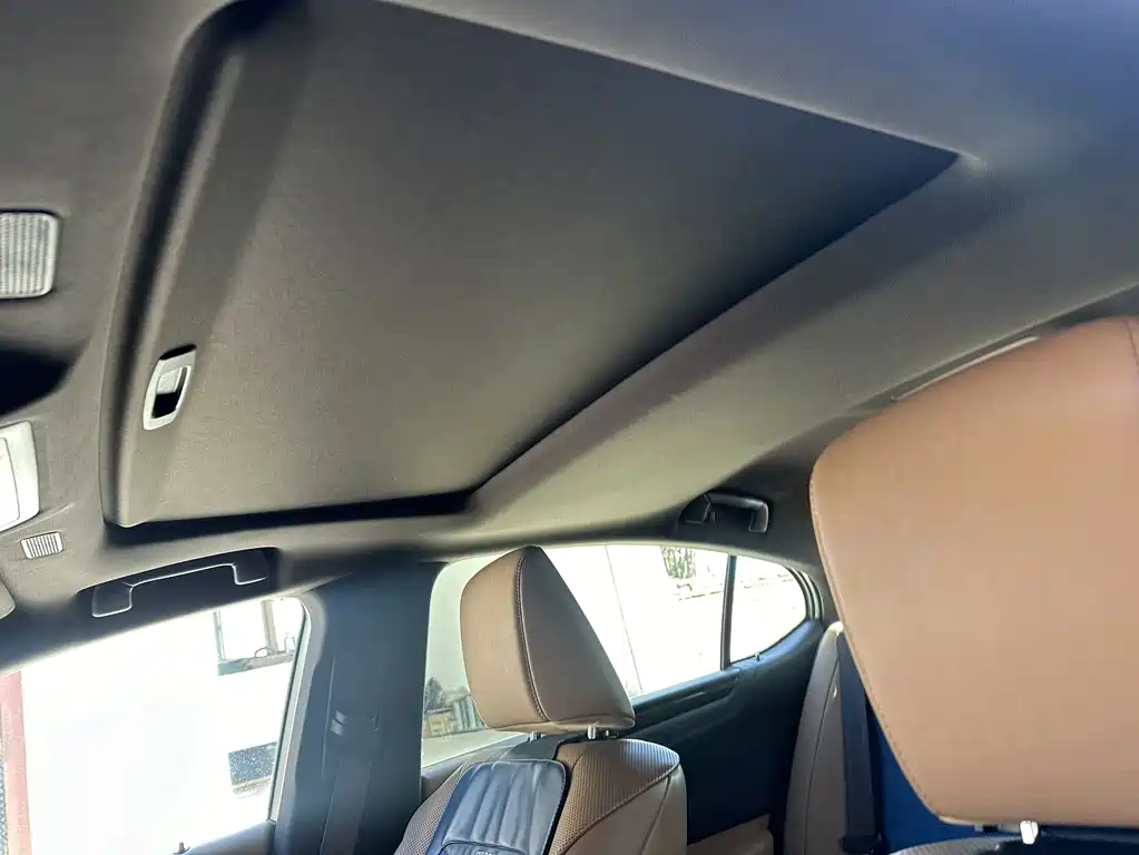 Lexus ES 200 Outstanding