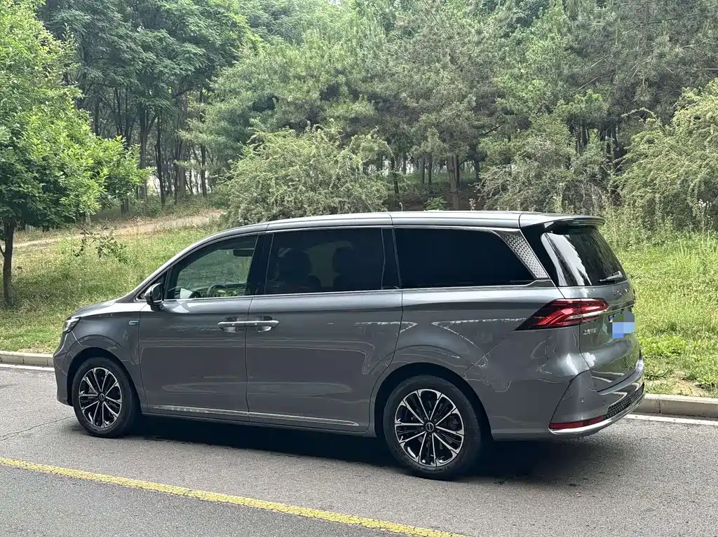 Roewe iMAX8 400 TGI