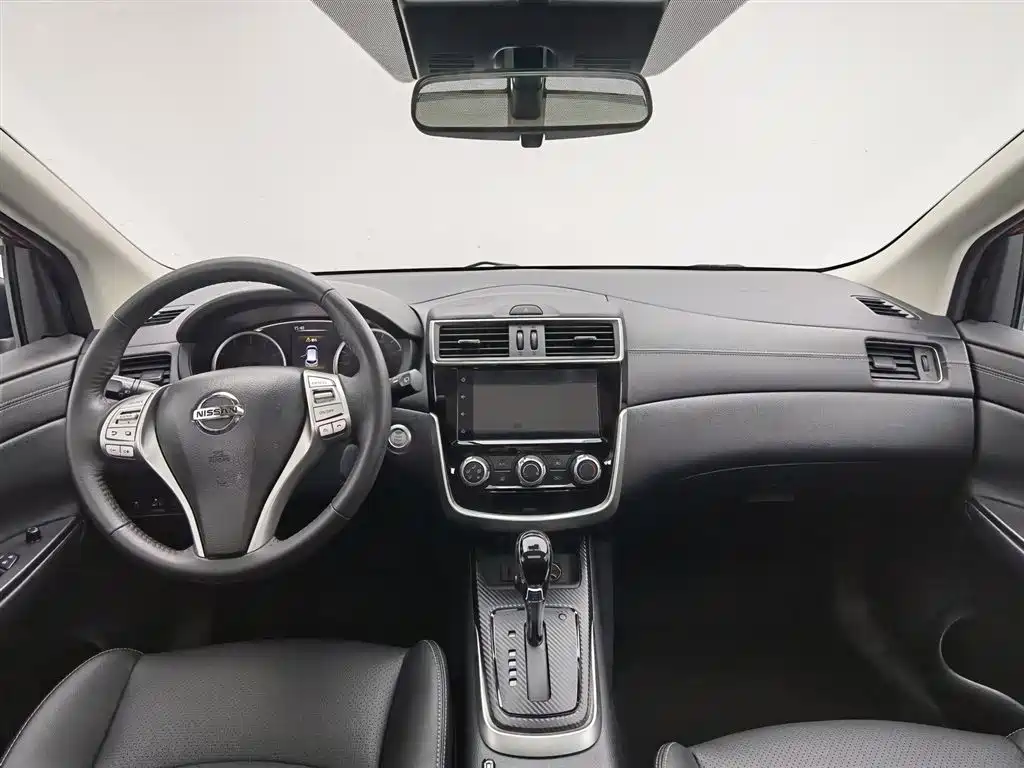 Tiida 1.6 L CVT Smart Travel