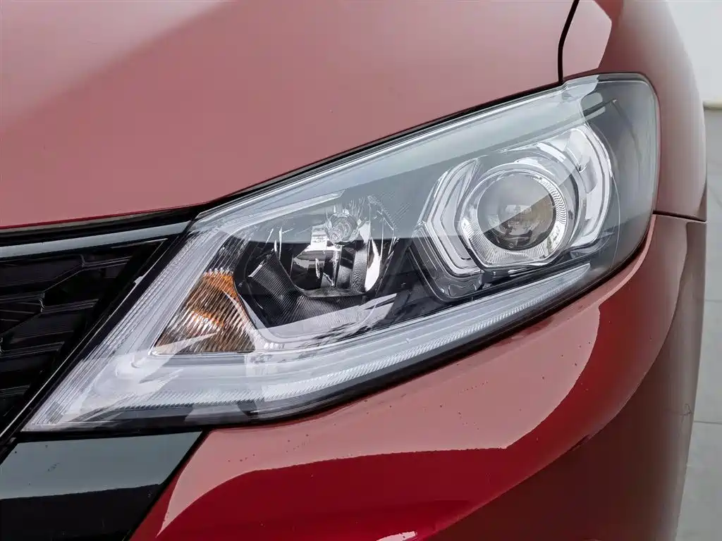 Tiida 1.6 L CVT Smart Travel