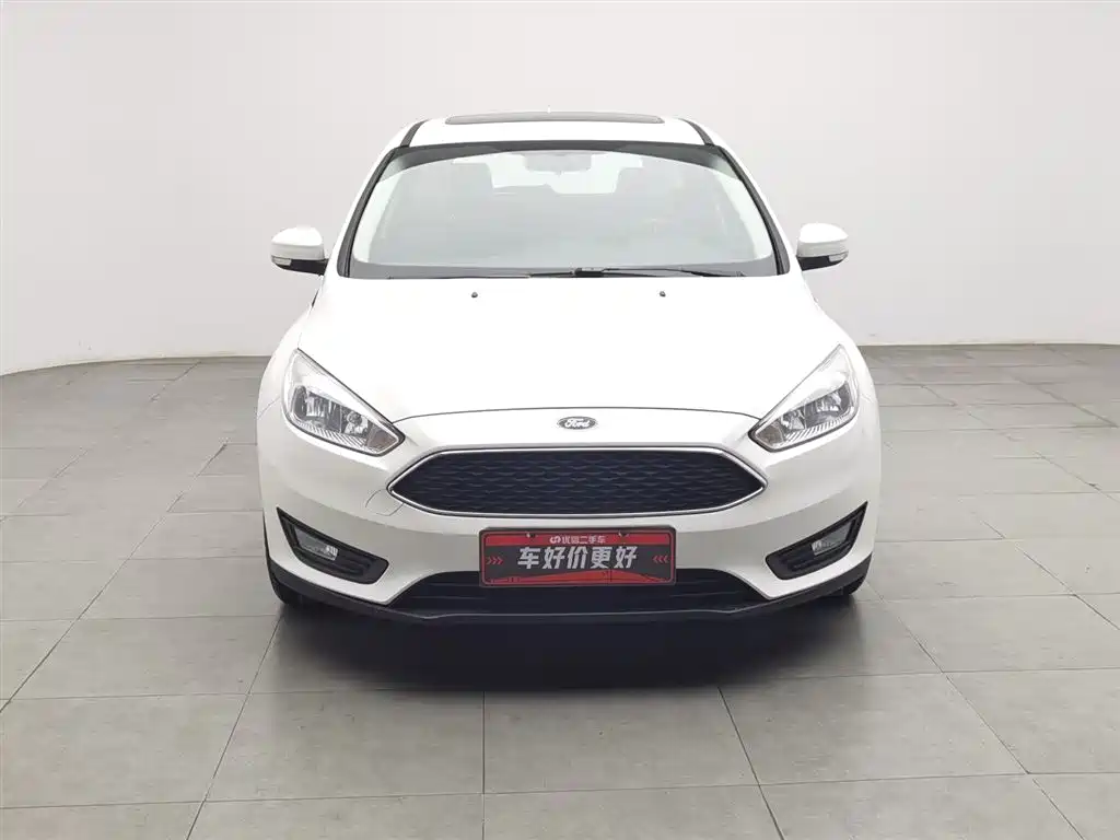 Focus Hatchback Classic EcoBoost 125 Auto Super Style Smart Travel