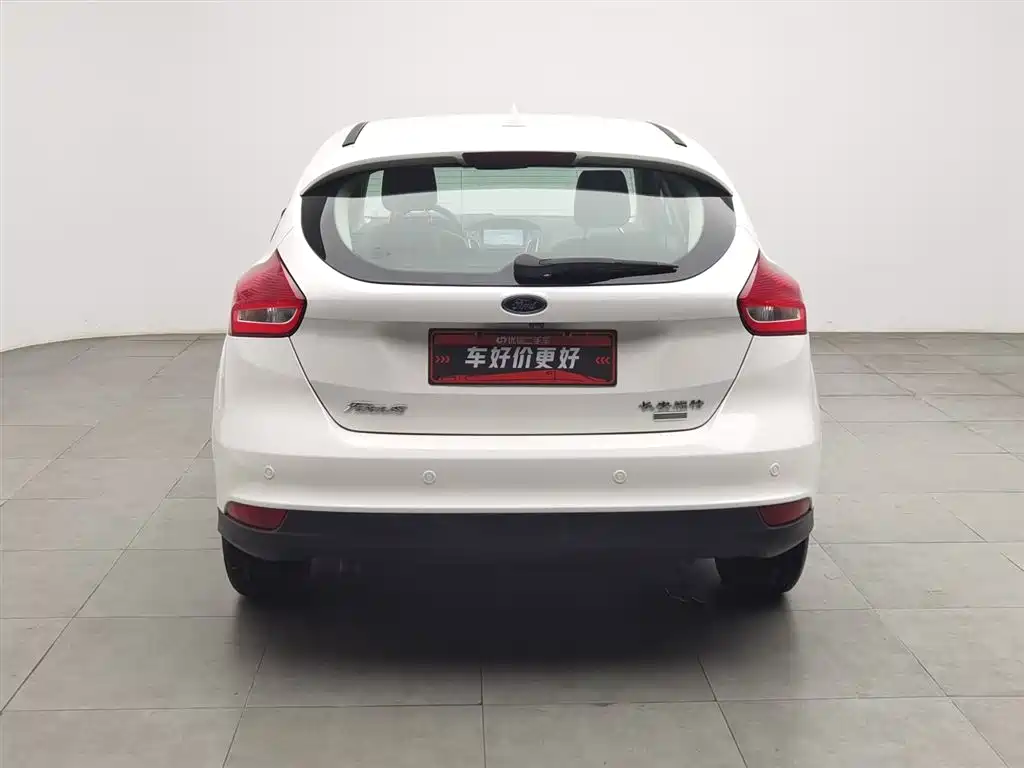 Focus Hatchback Classic EcoBoost 125 Auto Super Style Smart Travel