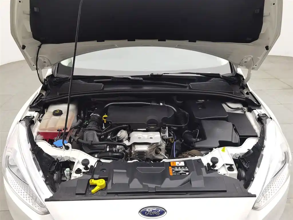 Focus Hatchback Classic EcoBoost 125 Auto Super Style Smart Travel