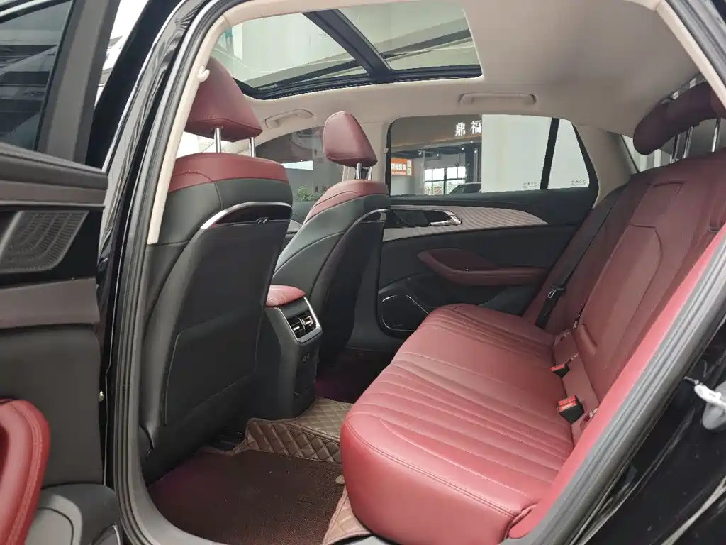 Hongqi H5 1.5 T DCT Connected Flagship Charm