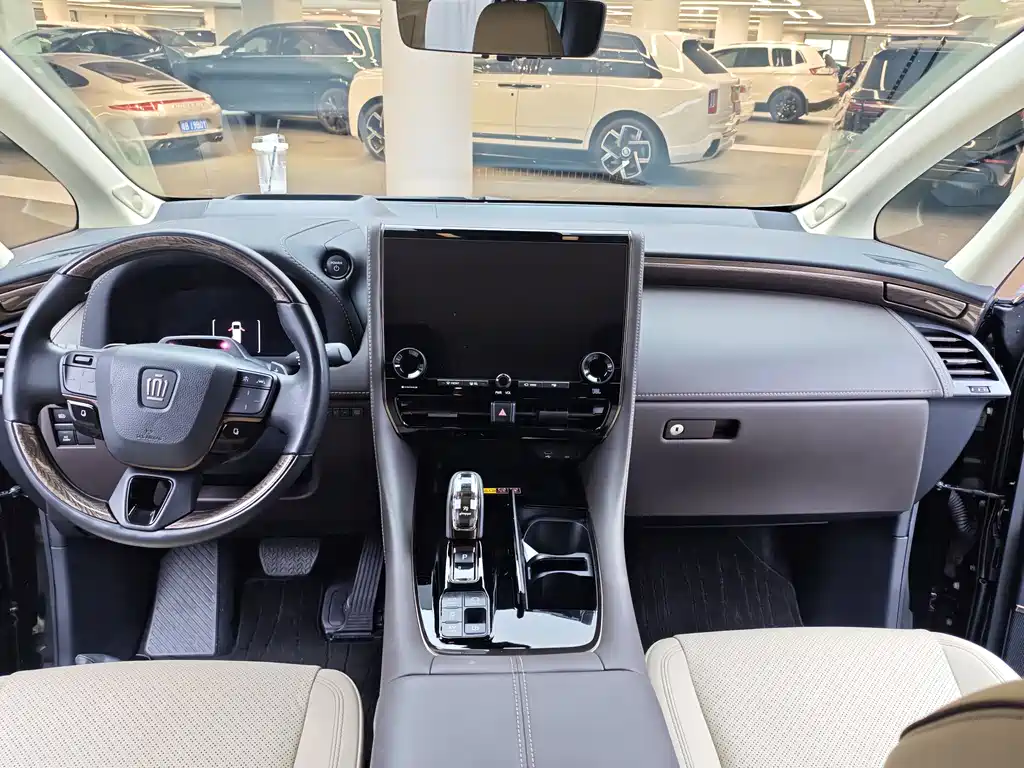 Vellfire Crown Dual Engine 2.5 L Supreme Executive