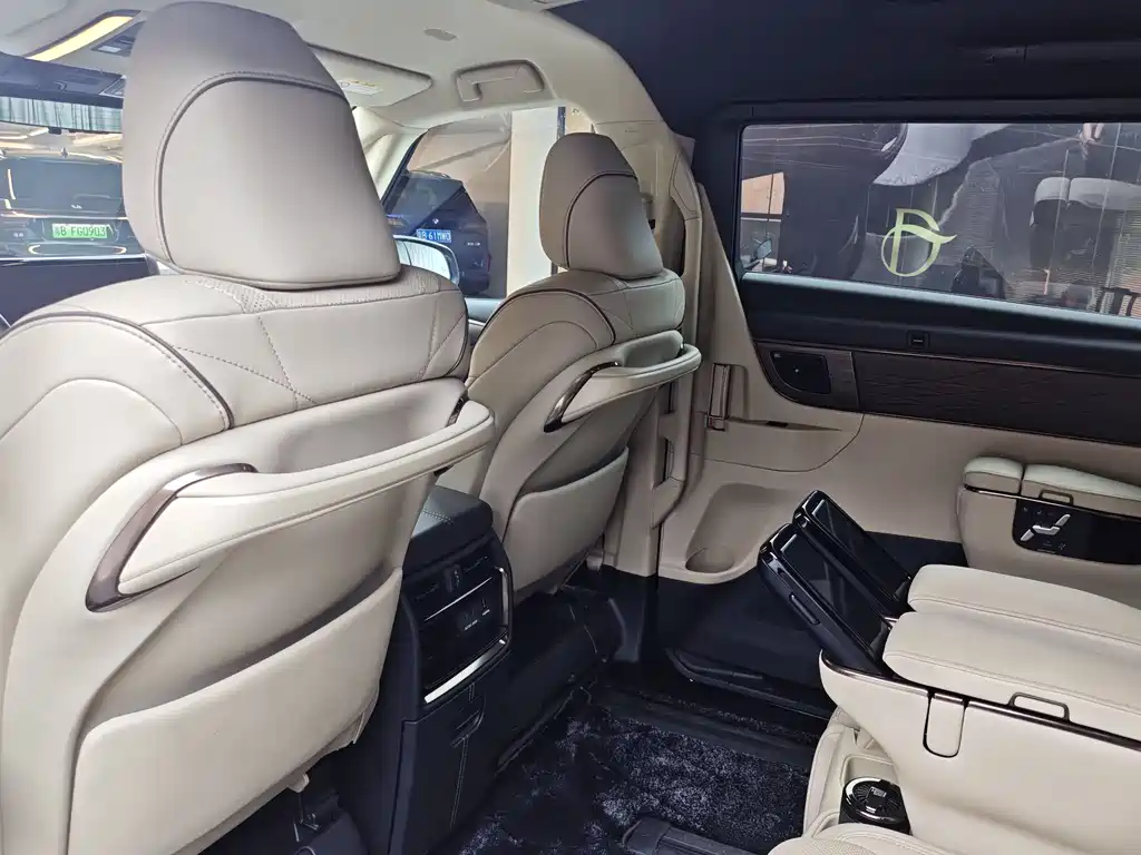Vellfire Crown Dual Engine 2.5 L Supreme Executive