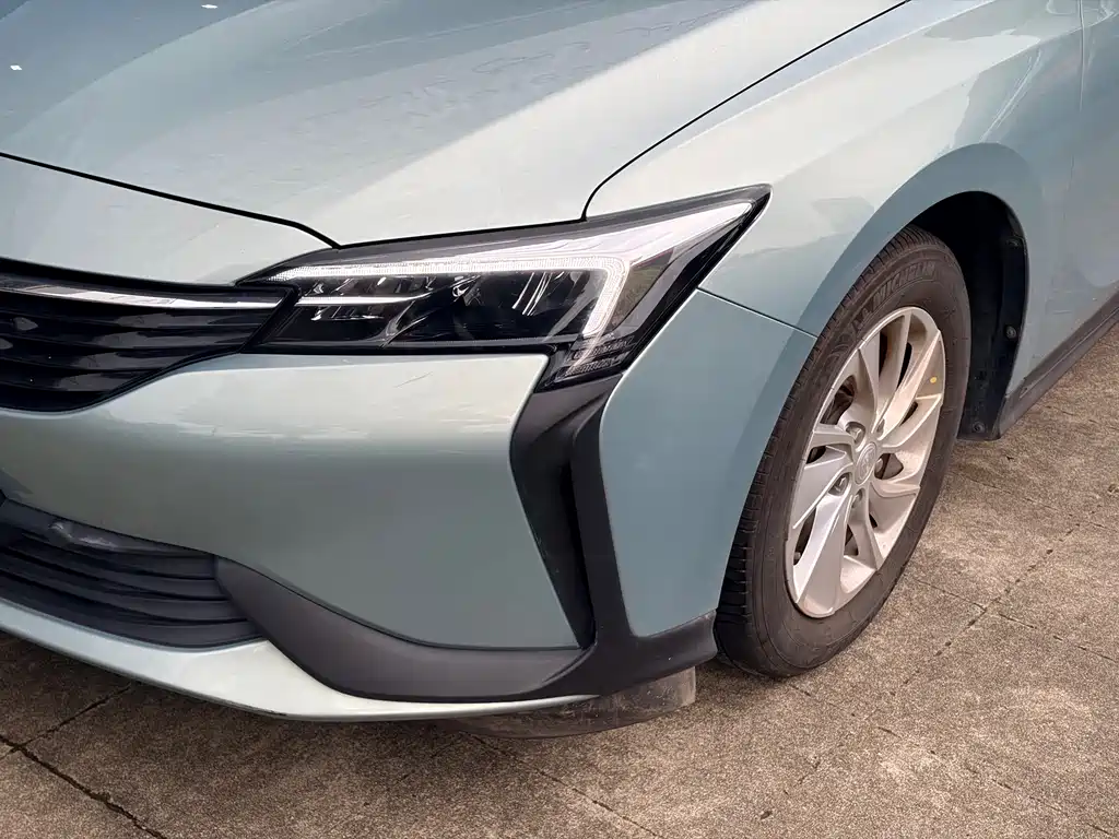 Velite 6 PHEV Connected Fashion