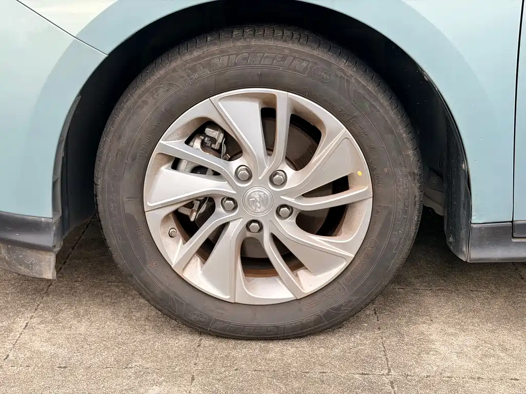 Velite 6 PHEV Connected Fashion