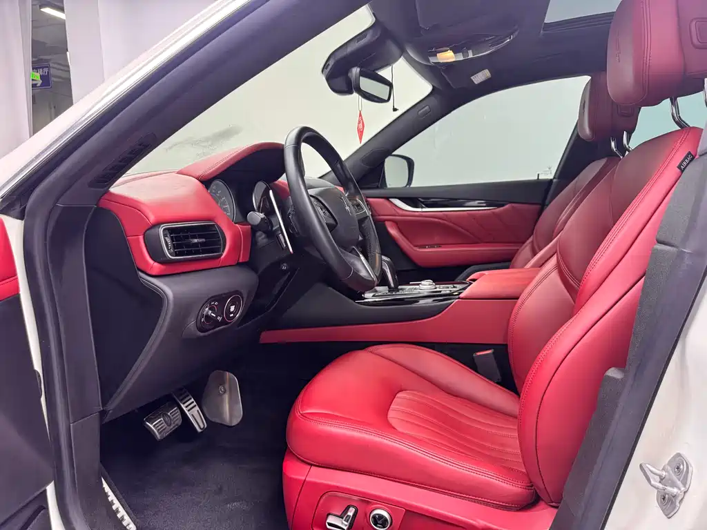 Levante 3.0 T Standard