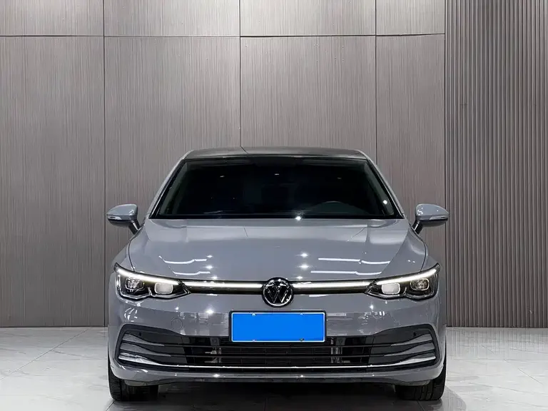 Volkswagen Golf 200 TSI DSG Pro