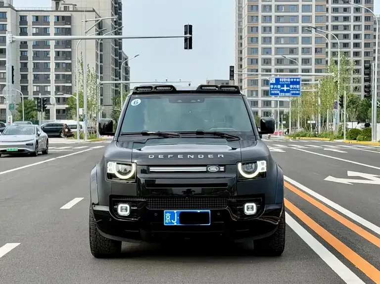Land Rover Defender 路虎卫士 2025款 110 3.0 T P400 X-Dynamic SE