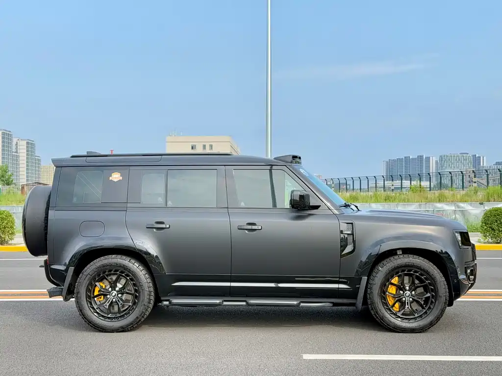 Land Rover Defender 路虎卫士 2025款 110 3.0 T P400 X-Dynamic SE