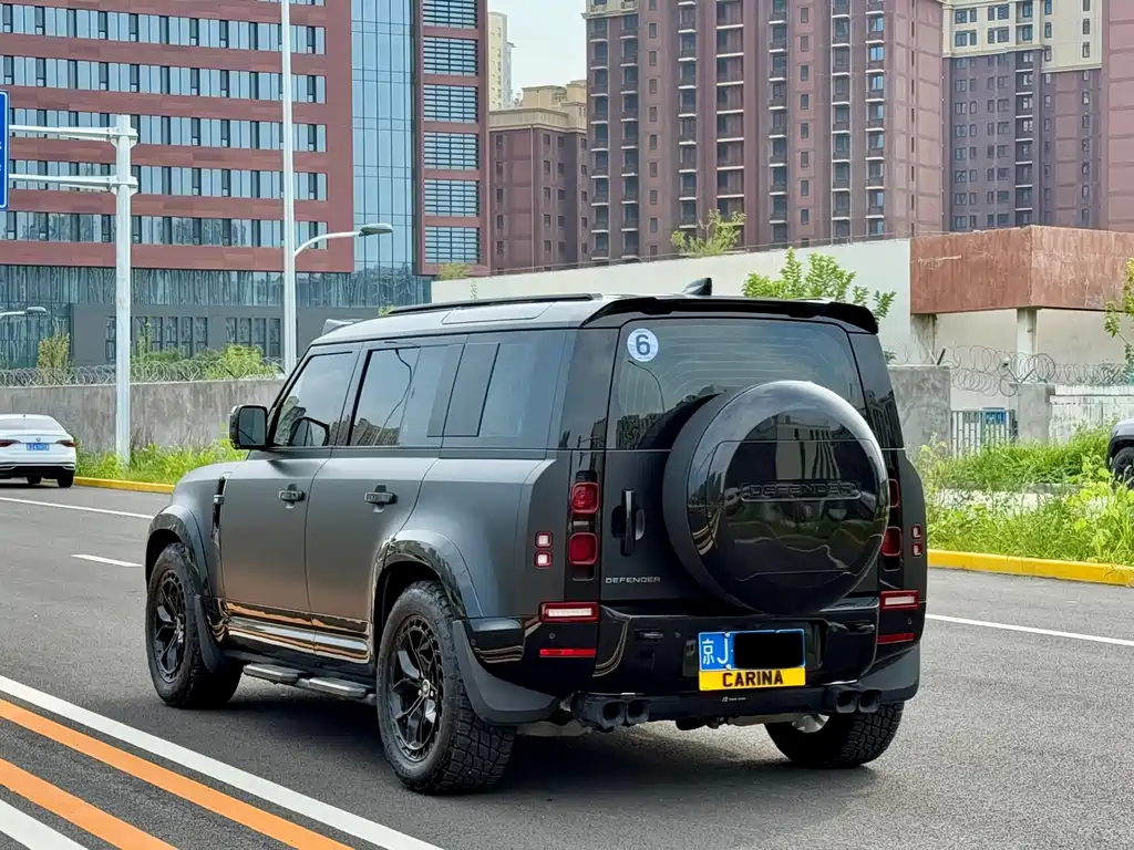 Land Rover Defender 路虎卫士 2025款 110 3.0 T P400 X-Dynamic SE