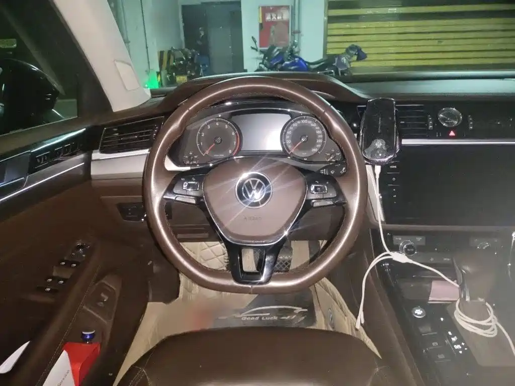 Phideon 380 TSI Luxury