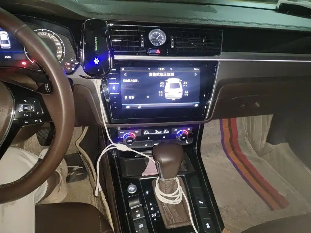 Phideon 380 TSI Luxury