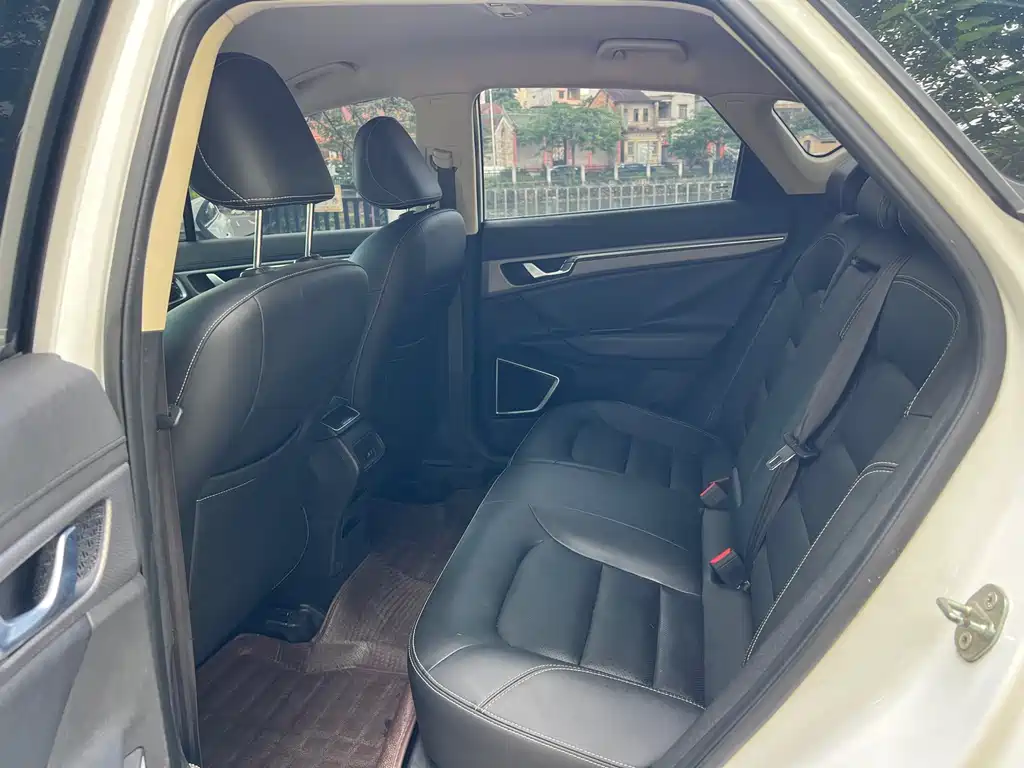 Emgrand GS Grace 1.3 T Auto Connected