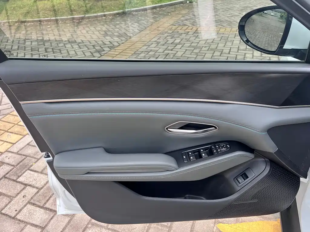 Qin L DM-i 120 KM Transcend