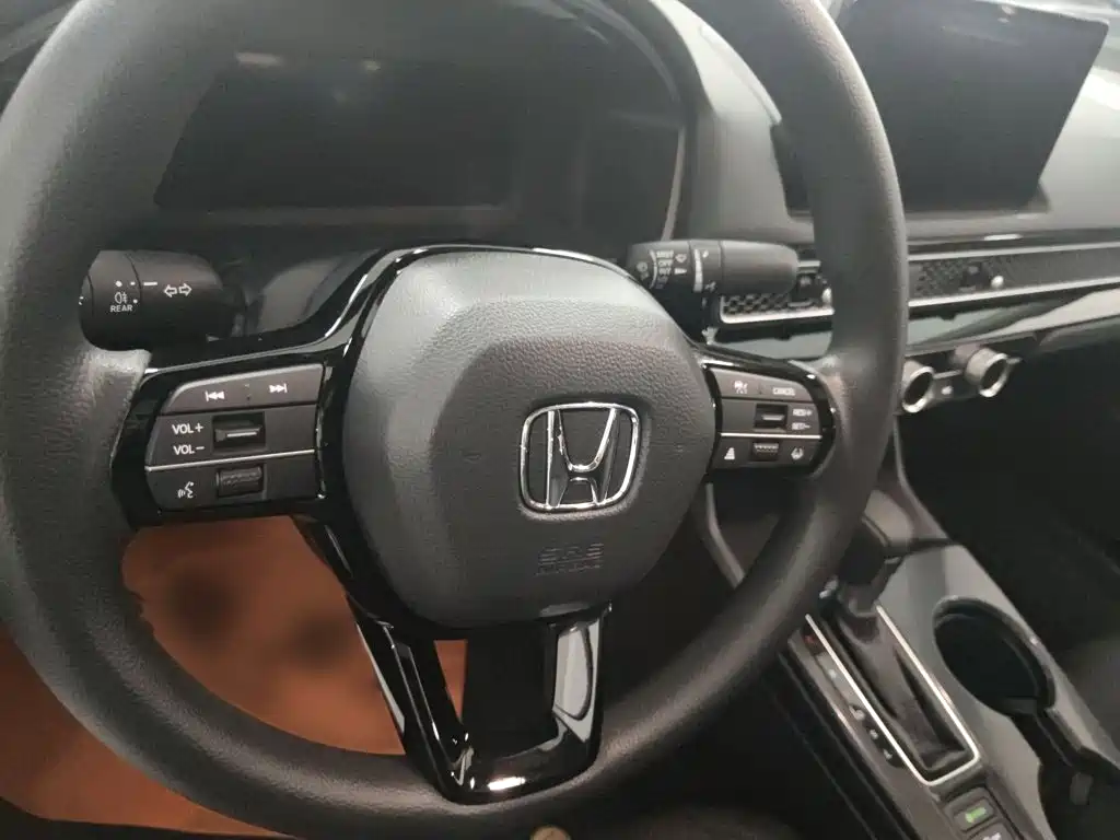 Integra 240 TURBO CVT Tech