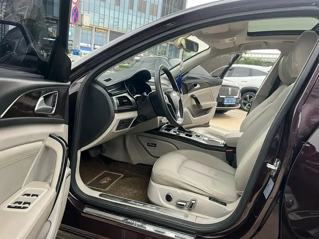 Zotye Z700 1.8 T DCT Elegant