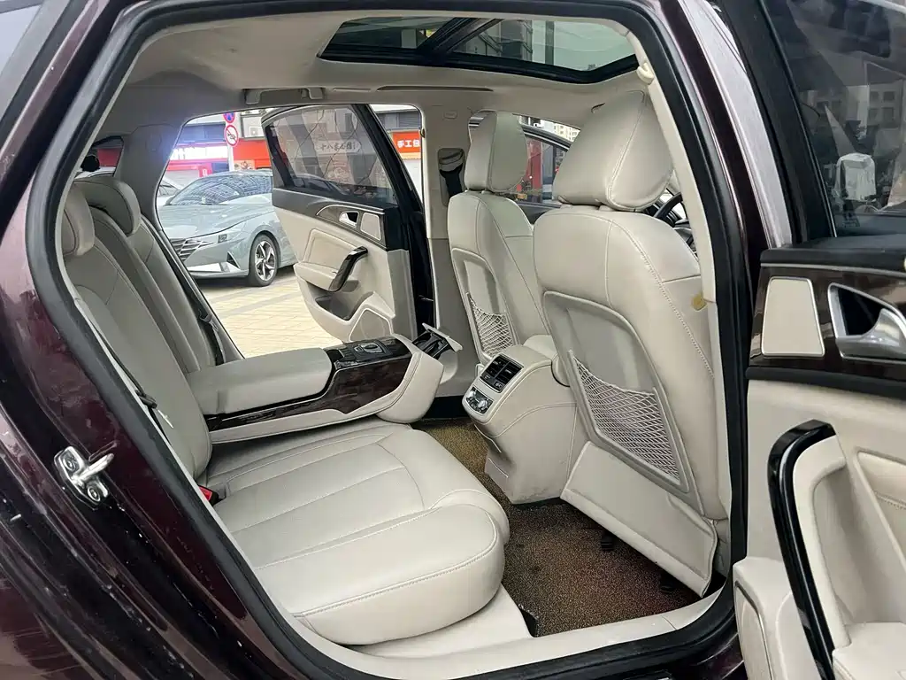 Zotye Z700 1.8 T DCT Elegant