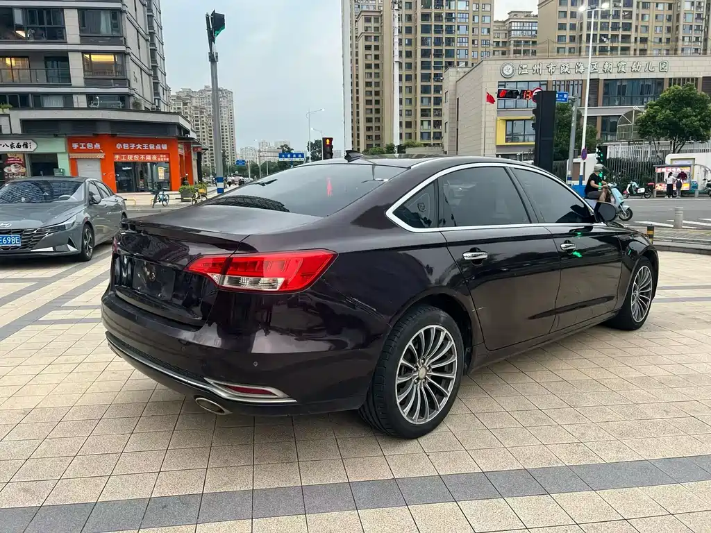 Zotye Z700 1.8 T DCT Elegant