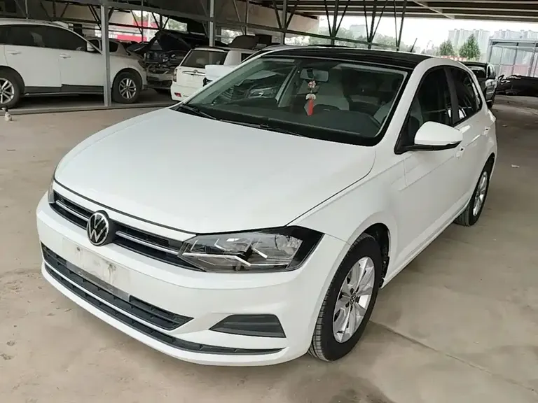 Volkswagen Polo Plus 1.5 L Auto Colorful Tech