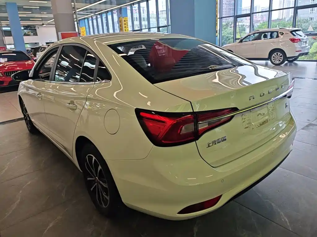 Roewe i5 1.5 L Auto 4 G Connected Leading Luxury Flagship