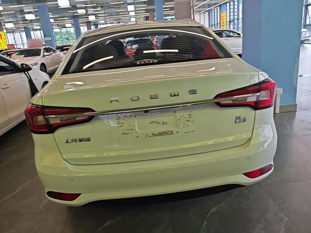Roewe i5 1.5 L Auto 4 G Connected Leading Luxury Flagship