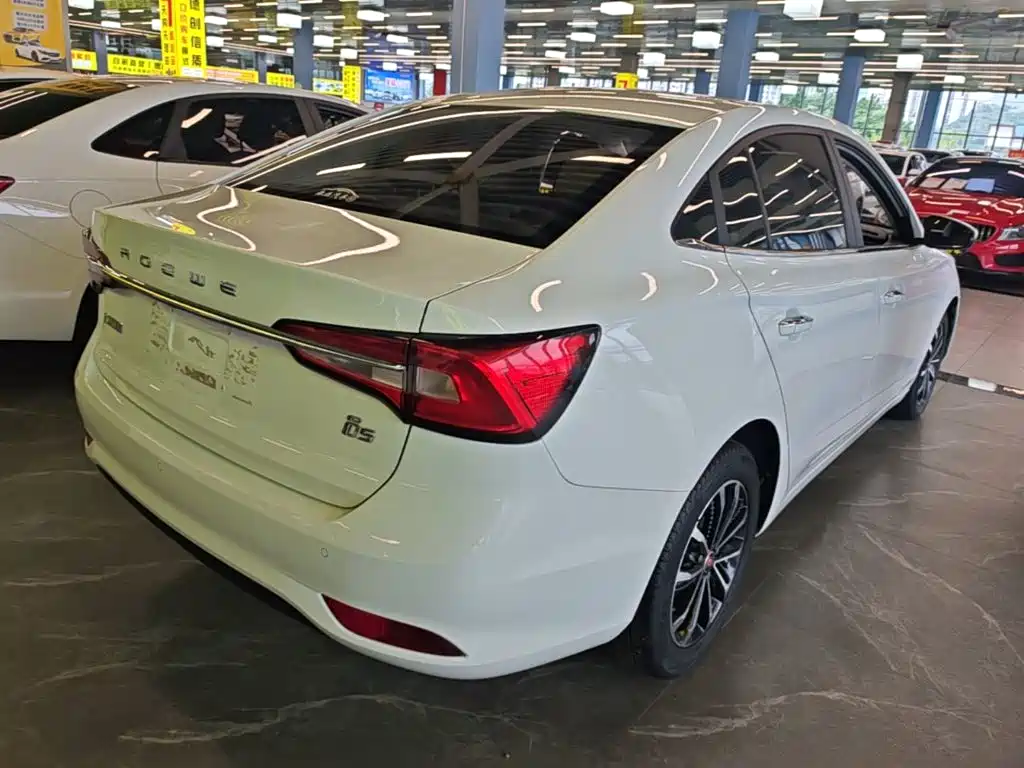 Roewe i5 1.5 L Auto 4 G Connected Leading Luxury Flagship