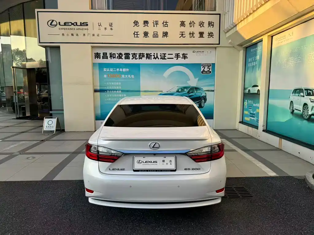 Lexus ES 200 Comfort