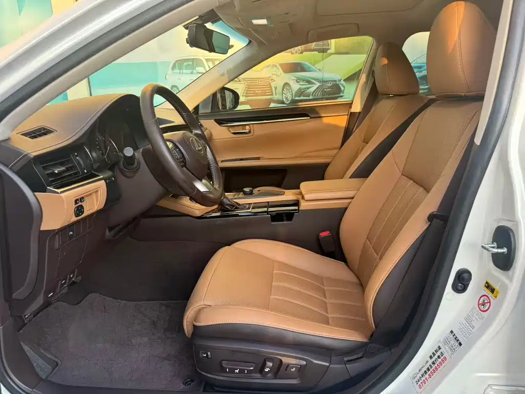 Lexus ES 200 Comfort