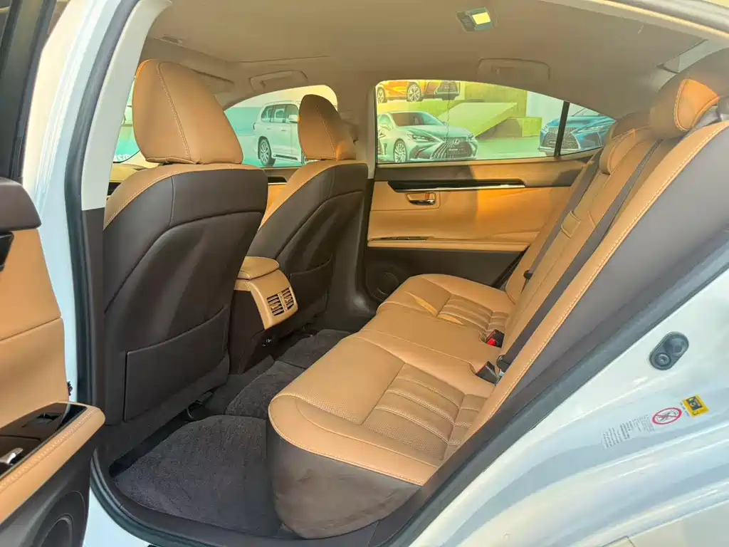 Lexus ES 200 Comfort