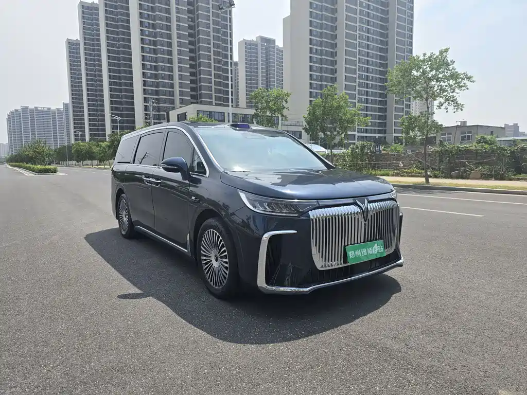 Voyah Dreamer PHEV 4 WD Distinguished Qiankun
