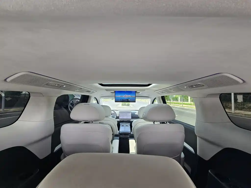 Voyah Dreamer PHEV 4 WD Distinguished Qiankun