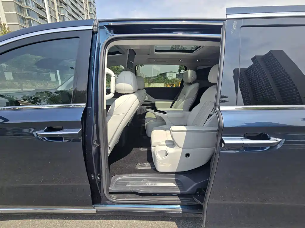 Voyah Dreamer PHEV 4 WD Distinguished Qiankun