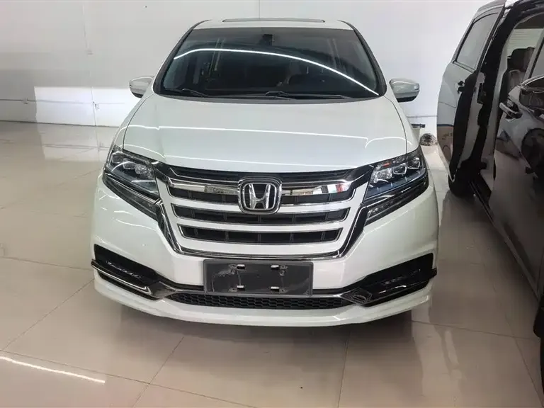 Honda Elysion 2.0 L Hybrid Luxury