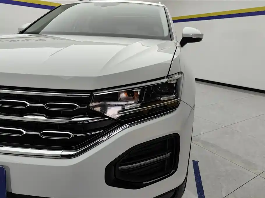 Tayron 330 TSI 2 WD Luxury CN-VI