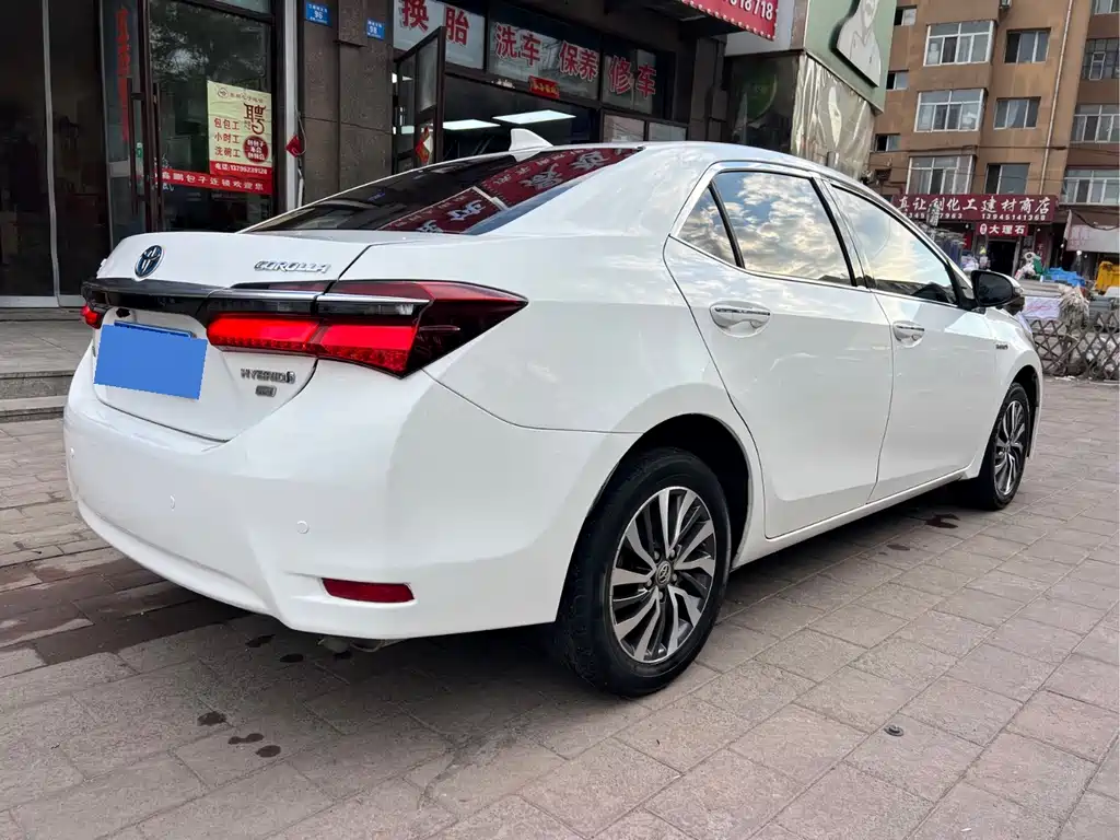 Corolla 卡罗拉 2016款 双擎 1.8 L E-CVT领先版