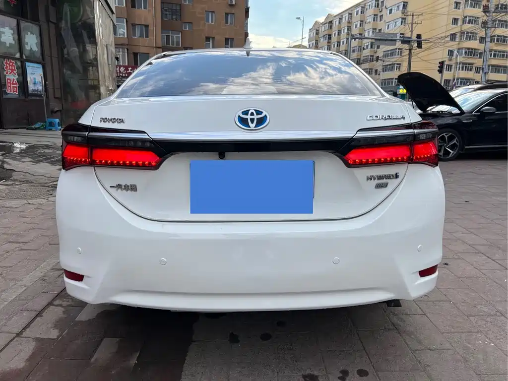 Corolla 卡罗拉 2016款 双擎 1.8 L E-CVT领先版