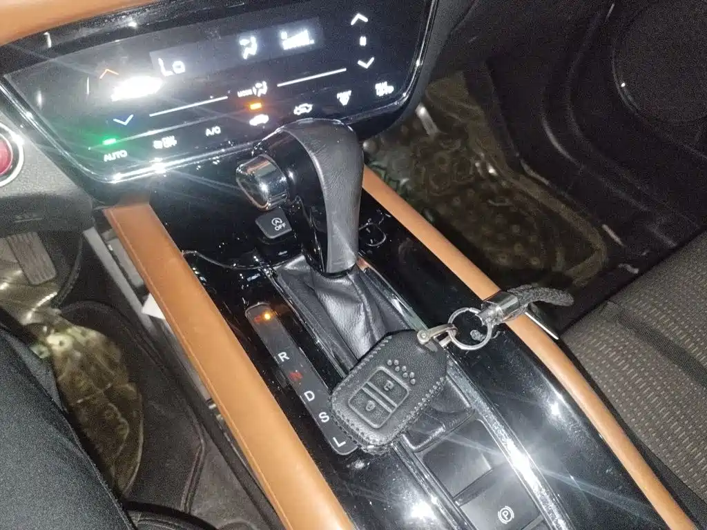 Vezel 1.8 L CVT 2 WD Luxury