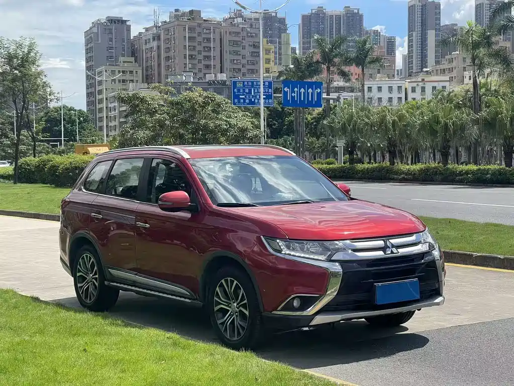 Outlander 2.4 L 4 WD Elite 5-seat