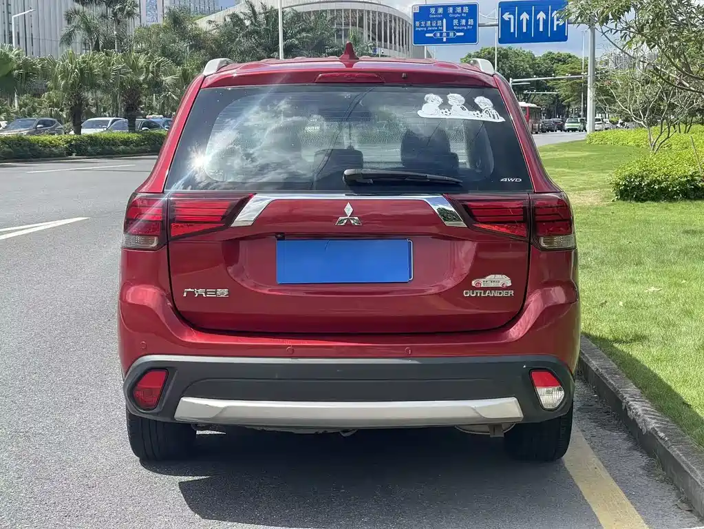 Outlander 2.4 L 4 WD Elite 5-seat